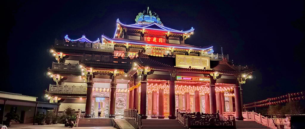 Temple, Taiwan, Tainan, Neon lights