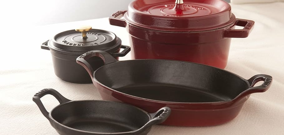 variedad de ollas y sartenes de cocina