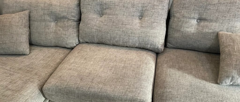 Nettoyage professionnel canape d'angle en tissu gris à Castres par NetT Toulouse