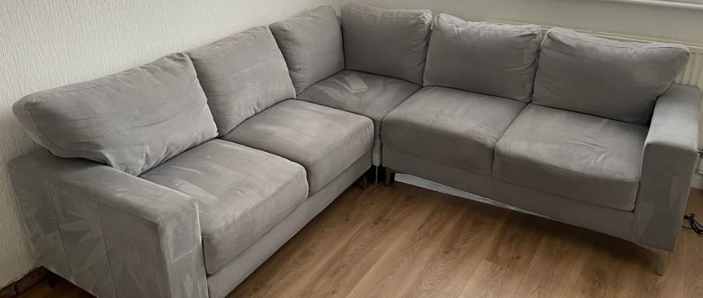 Nettoyage professionnel de canapé d'angle gris velours à Gaillac par NetT Toulouse