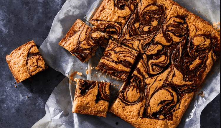 a chocolate brownie with a swirly swirl on top of it