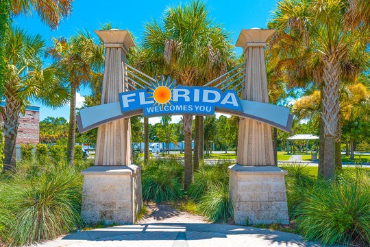 a welcome sign for the florida beach club