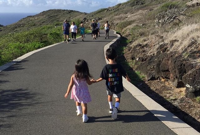 makapuu light house trail easy hike with the kids