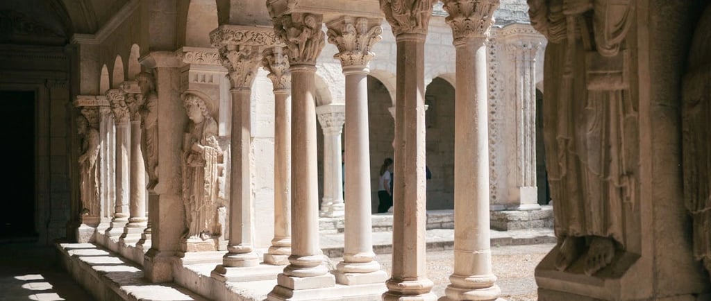 arles cover de destinations incontournables où la littérature ne se lit pas mais se vit