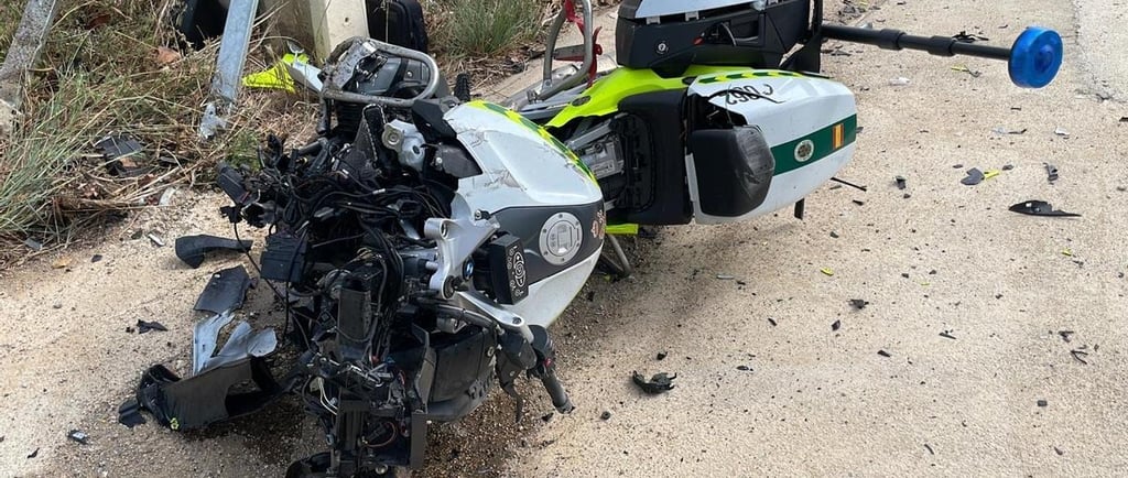 La devastadora escena de un accidente de tráfico que dejó a un guardia civil gravemente herido