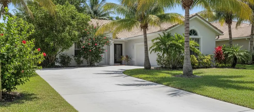 Clean and wide Concrete Driveway in Plantation, FL