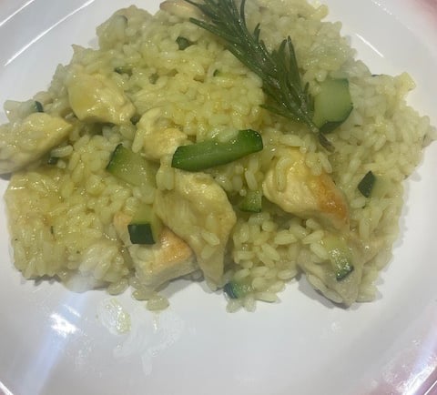 riso e pollo al curry con zucchine
