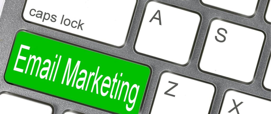 imagen de un teclado con una tecla de email marketing