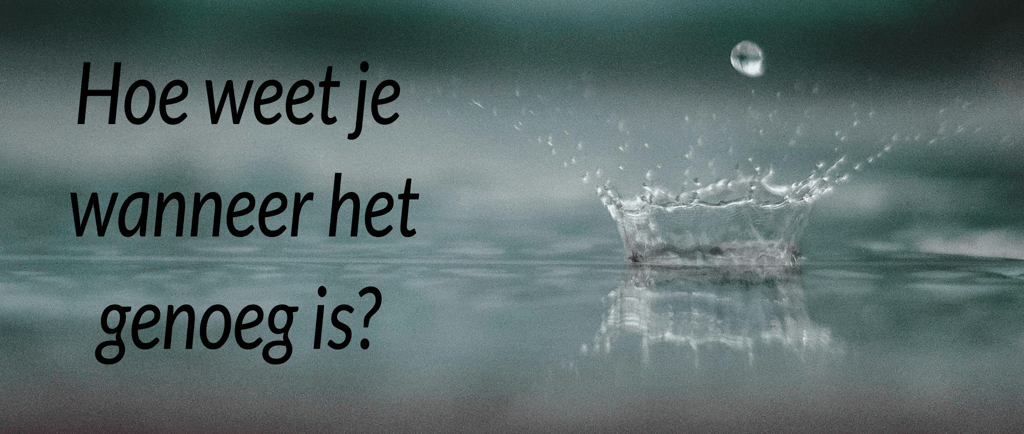 Druppel raakt wateroppervlak, ‘Hoe weet je wanneer het genoeg is?’ Reflectiemoment van schoolleider.