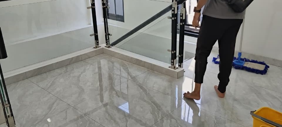 poles lantai granit di surabaya
