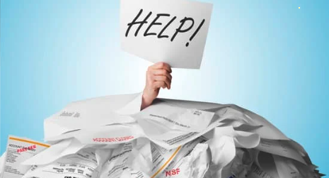 a person holding a sign that says help