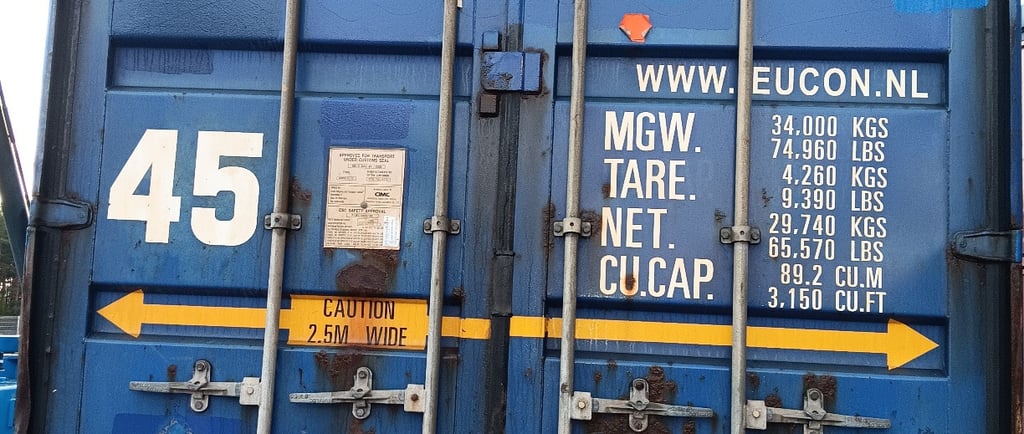 45'HC pallet wide door view