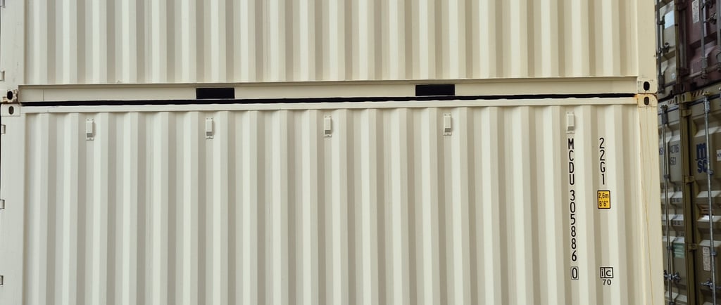 Side view of 20'DC sea container