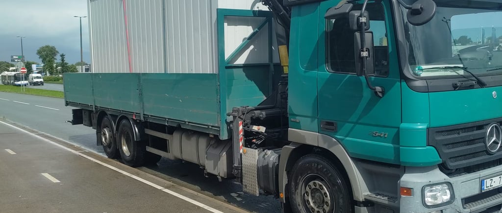 20' container delivery on small truck