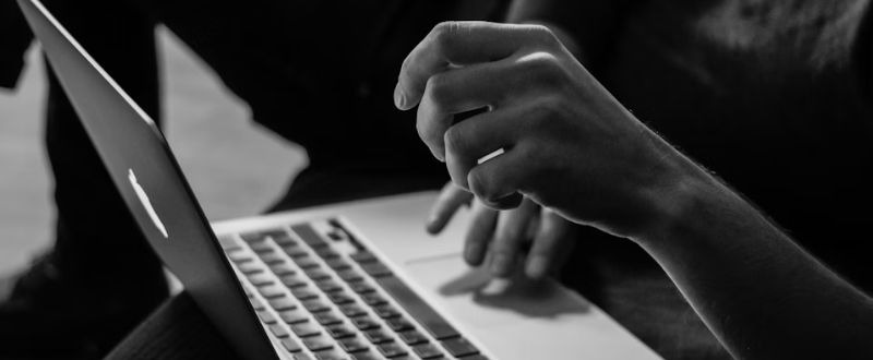 Presenza online per piccole imprese con sito web e social media ottimizzati
