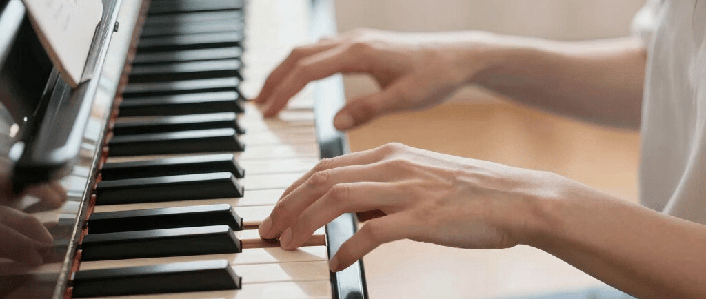 worm's-eye view photography of concrete building