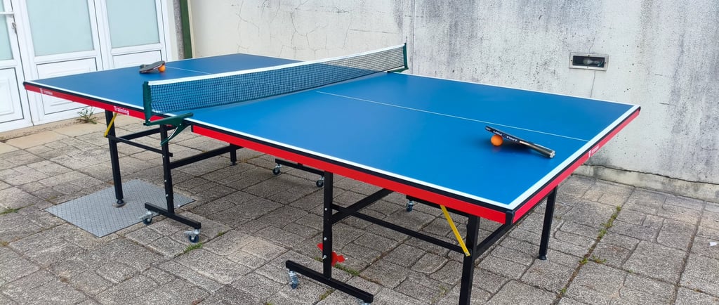 Mesa de ténis TOPGIM Training montada no exterior — review honesta