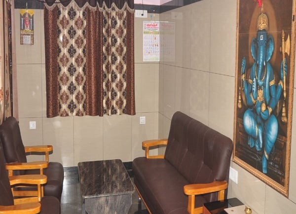 Thirukadaiyur Hotel Near Temple – Hotel Aishwariyam  reception