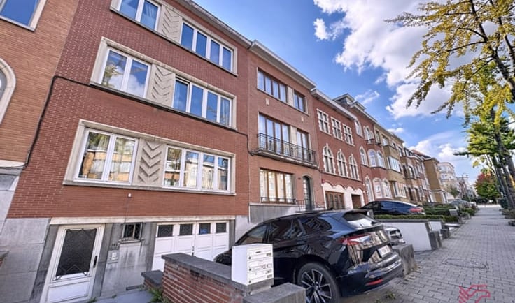 a car parked in front of a building