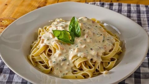 macarrão com molho branco simples e barato cremoso caseiro
