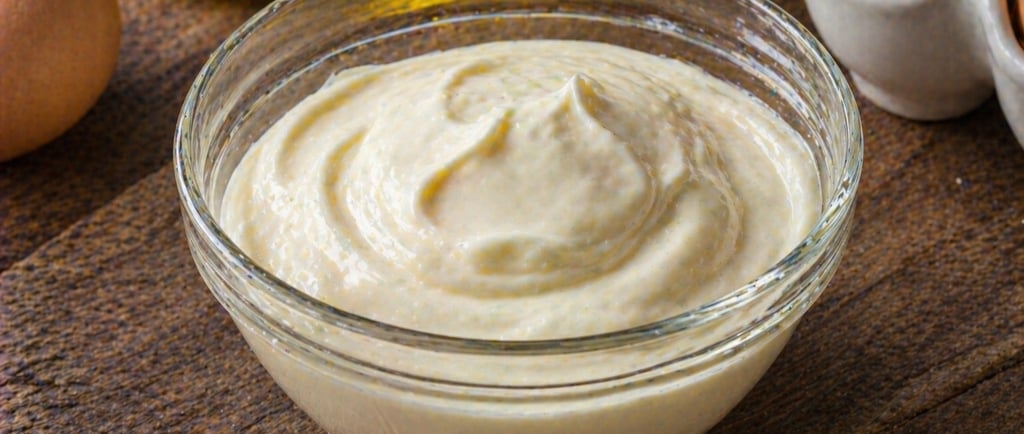 maionese caseira cremosa simples com textura natural