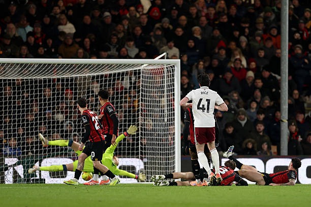 Declan Rice scores for Arsenal in a 3-2 Premier League win against Bournemouth
