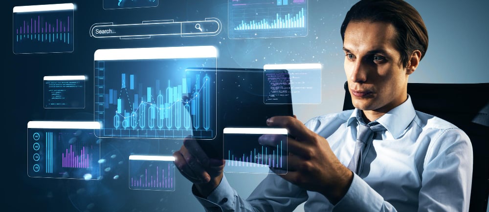 Ejecutivo analizando dashboards financieros digitales en una pantalla, representando la toma de deci