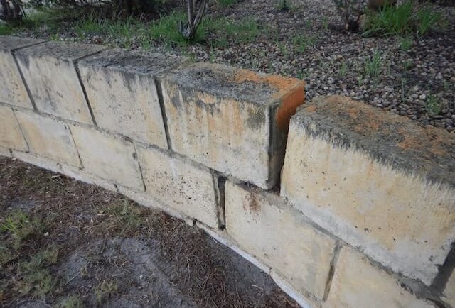 Defective retaining wall in Waneroo 
