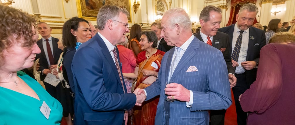 King is shaking hands