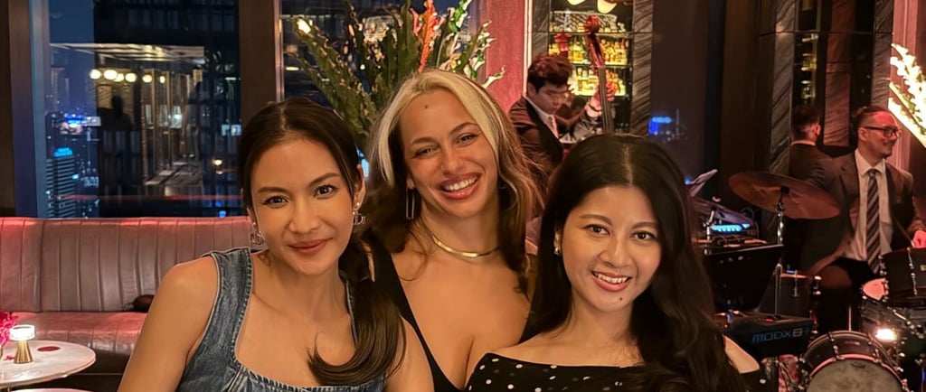 Happy customers in Bangkok Penthouse live Jazz and Bossa Nova night life