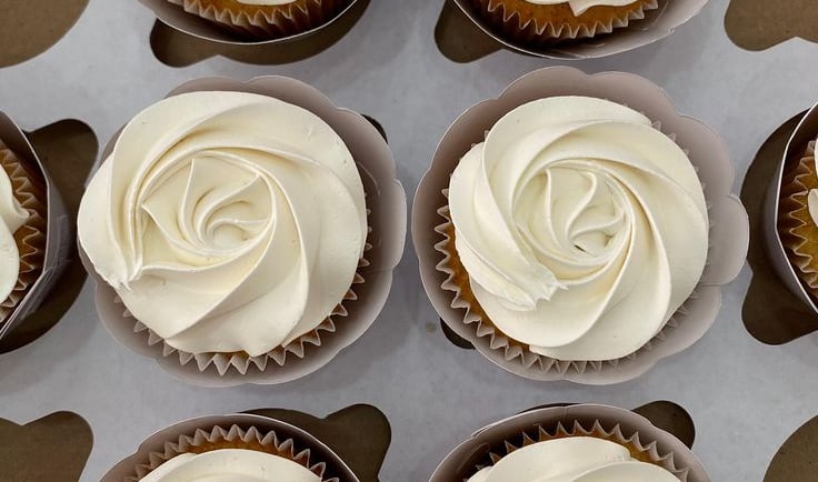 red velvet with vanilla frosting cupcakes