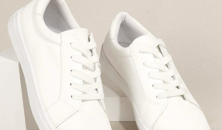 sepatu sneakers putih