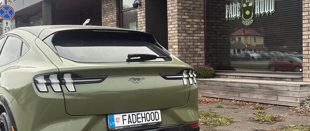 fade hood barbershop kaunas