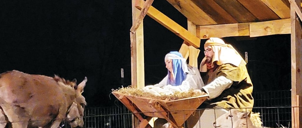 a living nativity depicting 1st Nativity