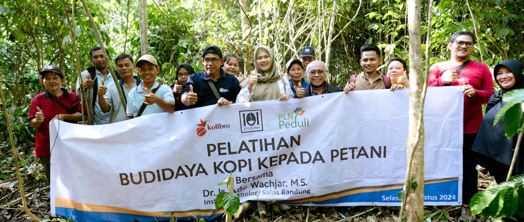 pelatihan budi daya kopi liberika dan robusta kepada petani sambas dan ambawang dengan dukungan dari PLN peduli dan Kolibro