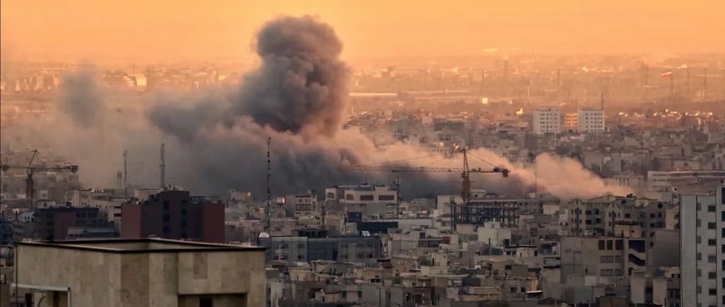 Iran Hantam 13 Basis Militer AS di Timur Tengah: Serangan Balasan Massal Pasca-Kematian Khamenei