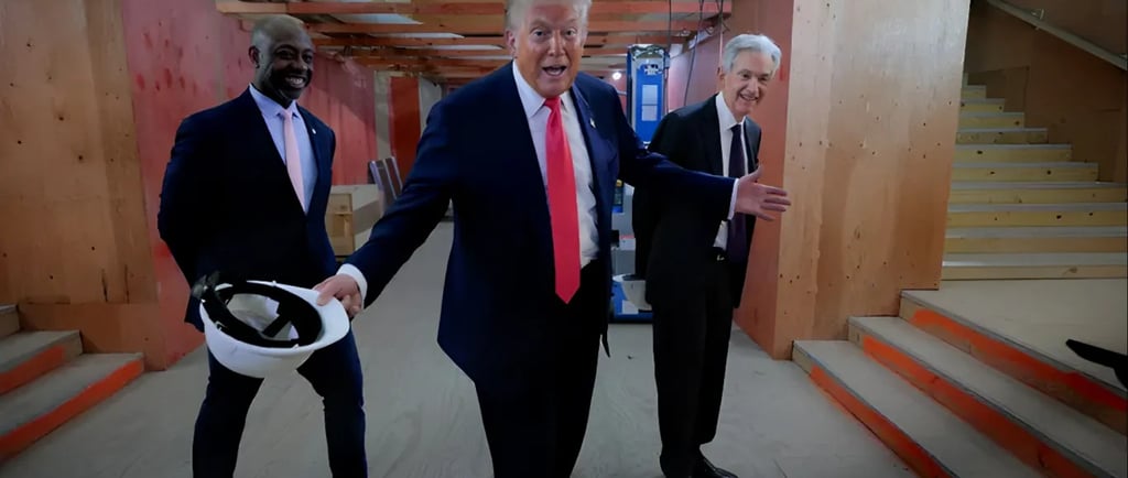 Kelakar Trump ke Powell soal Gedung The Fed: “Saya Akan Pecat Dia”