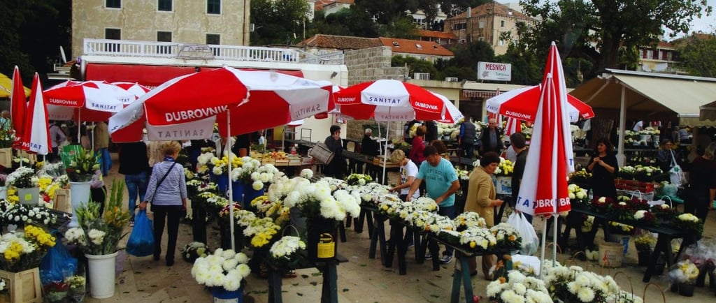foto do mercado de flores no centro de Dubrovnik