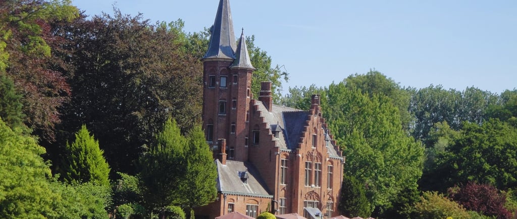 vista do lago do amor em Bruges