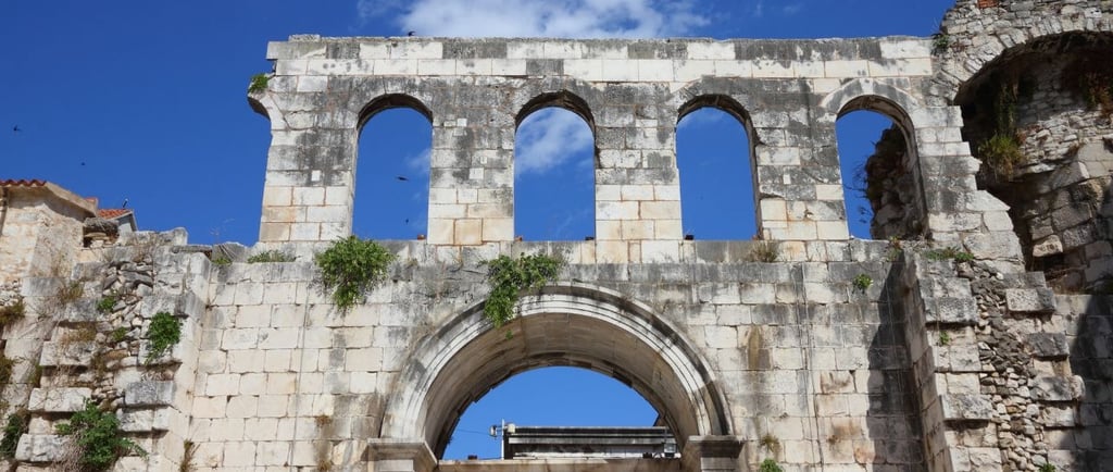 tour no cenário da série em split na croácia