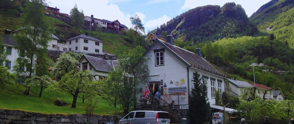 vista de uma loja de souvenirs em Geiranger