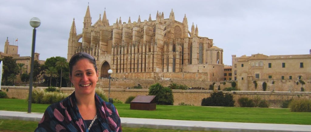 foto da autora visitando a cidade de palma mallorca