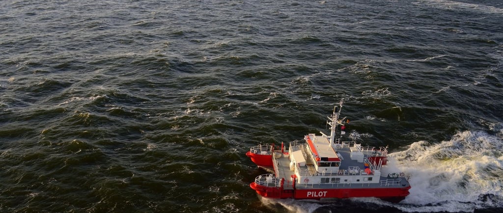 foto do barco piloto chegando em Zeebrugge