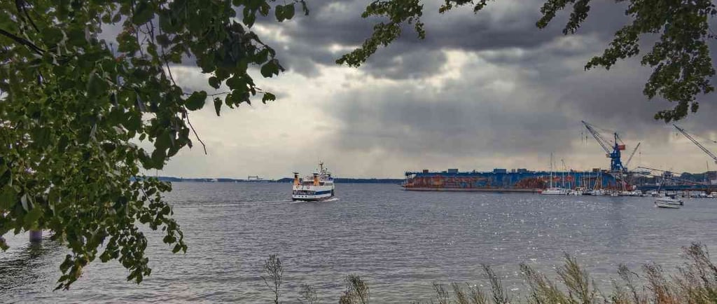 foto da vista do fiorde de kiel para o mar
