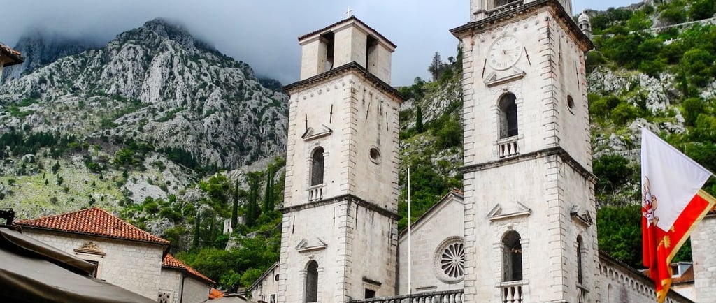 foto do centro da cidade de kotor