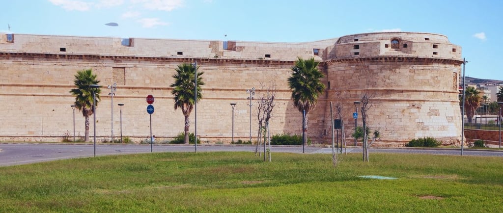 foto do forte michelangelo no porto de civitavecchia