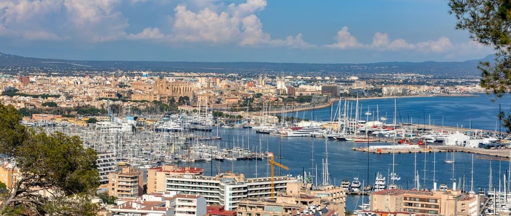 foto da vista para o centro da cidade de palma mallorca