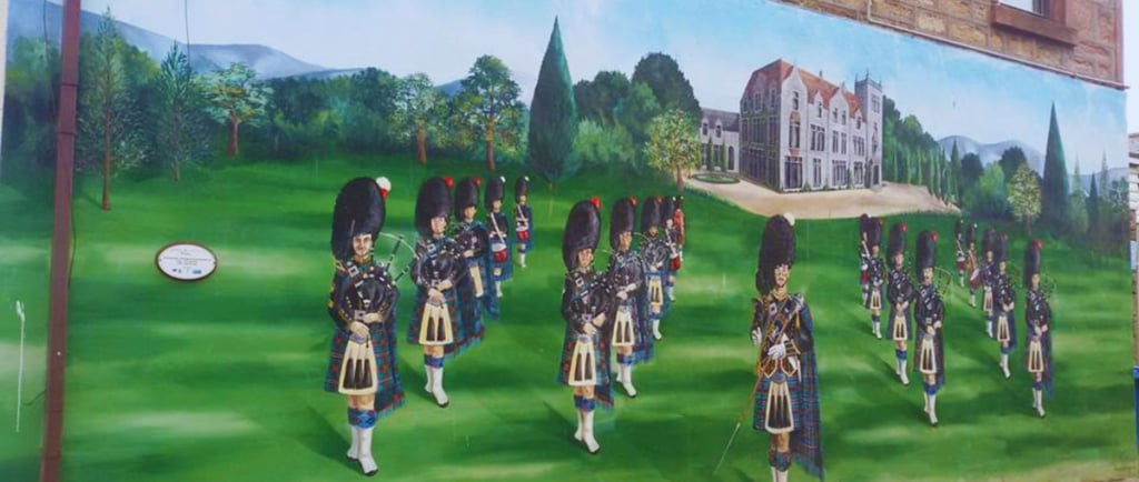 vista do mural da guarda real escocesa em Invergordon