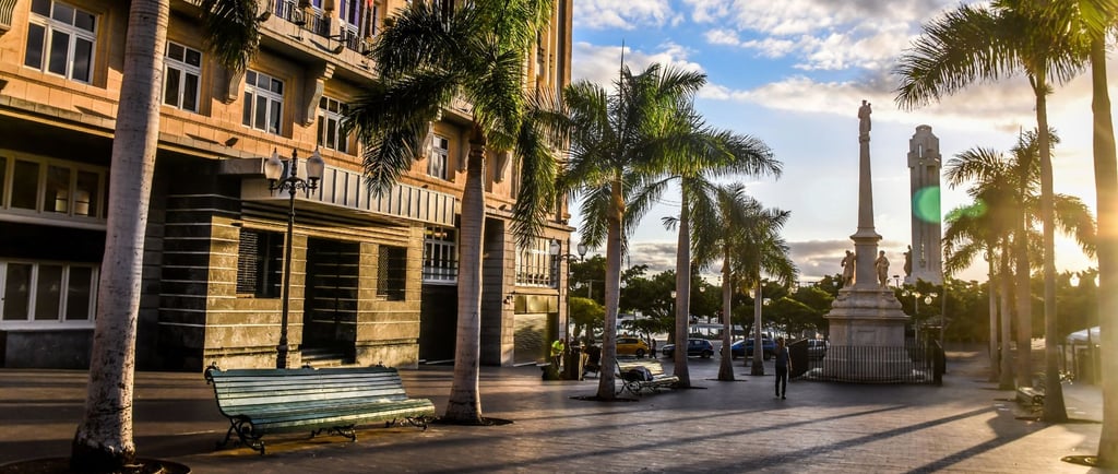 vista da plaza de espanâ em santa cruz tenerife