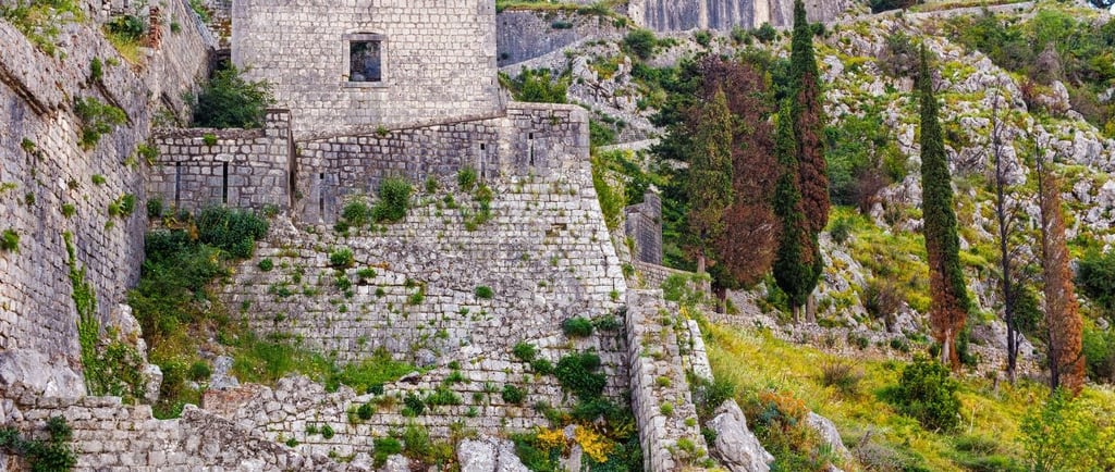 foto das ruinas na fortaleza São Jão em Kotor